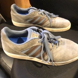 Men’s Adidas Suciu Adv sneakers gray size 11